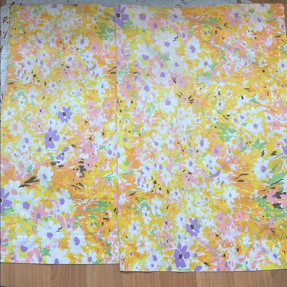 Two Matching Vintage 1960’s/1970’s Fashion Manor Standard Floral Pillowcases - Picture 4 of 13